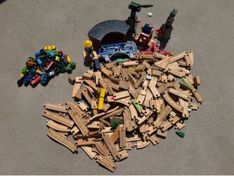 Melissa & Doug Wooden Railway Set