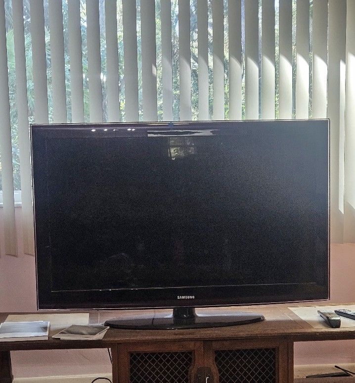 TV 43 Inch