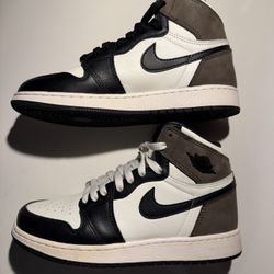 Air Jordan 1 High OG Dark Mocha (Size 6Y) – Clean + Box – PRICE NEGOTIABLE