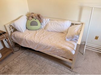 FREE!! Day Bed -You Disassemble and remove