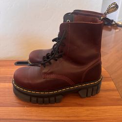 Doc Martens Airwair - Size 7