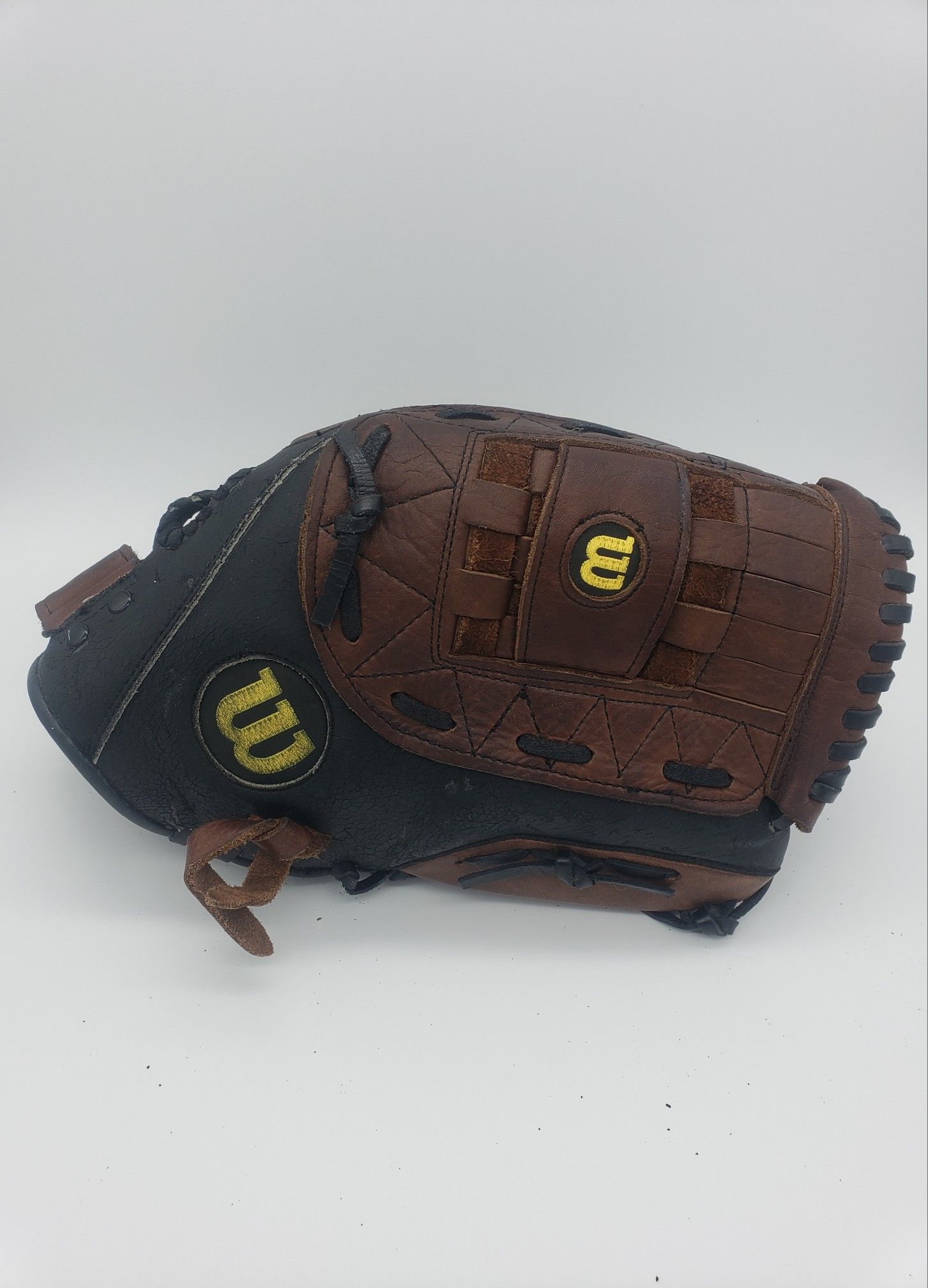 WILSON Elite 13" A2477 Custom Fit Top Grade Leather Softball Glove RHT (Read). Condition is Pre-owned.