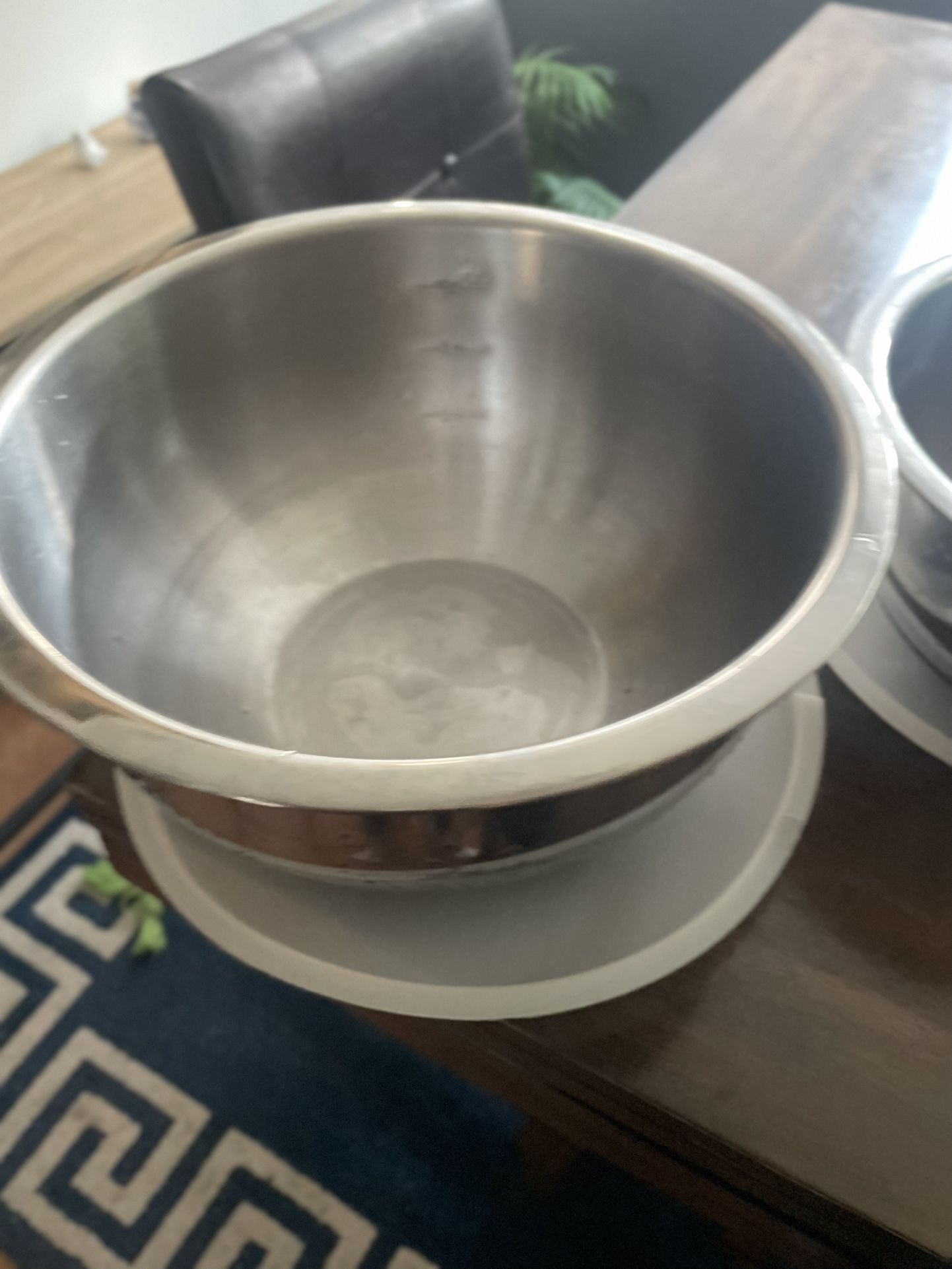 2 Mixing Bowls With Lids