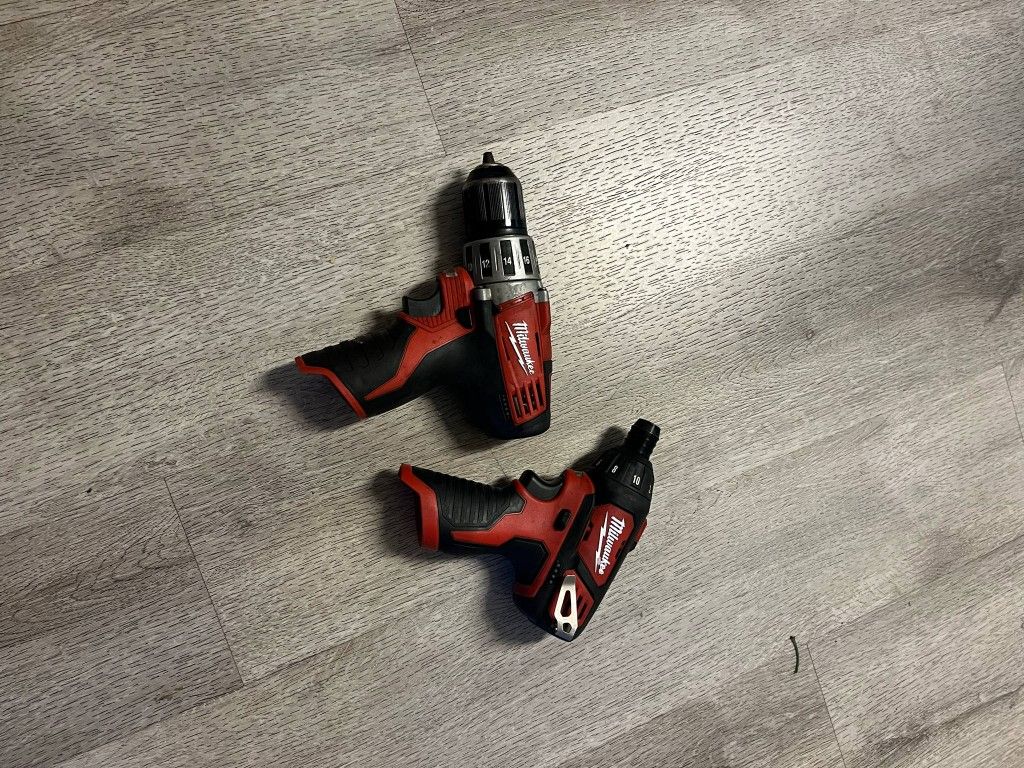 Milwaukee M12 Taladros Tools Only No Batería $65 Por Los Dos Firme Precio