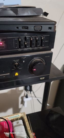 Nice old skool , 480 watt Pioneer receiver with EQ , in excellent condition firm price
