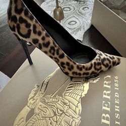 100% Authentic Burberry Modern Equestrian Barbara Cut Pump. Cheetah print fur. Retail price $675. Lightly Worn twice. Tags and original packaging.