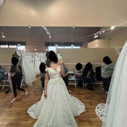 Brand New Wedding Dress !