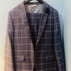 Men’s Checkered Suit Set – Blazer (Medium) & Pants (31/32) • $50 • Quick Sale