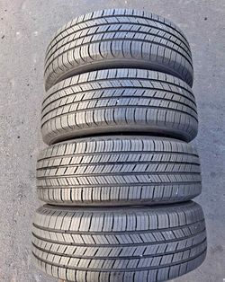 225 65 17 Michelin Tires with 80% of useful life all 4 Seth de Llantas Con 80% de vida las 4