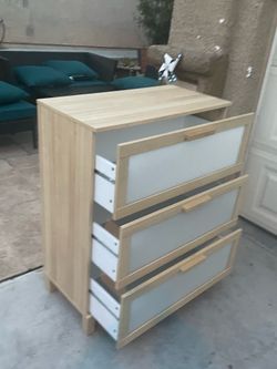 Dresser modern excellent condition H40 W32 D16 Free delivery