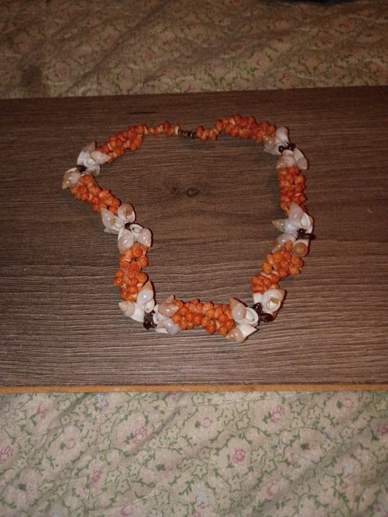 Vintage Hawaiian Shell Chocker