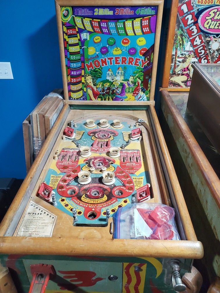 United Monterrey Woodrail Pinball Machine