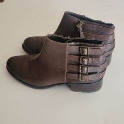 Franco Sarto Women Sz 9 Brown Leather Buckle Zip Ankle Fashion Boots 
Booties.
Pre-owned, very good shape – see photos for details.
weight 1lb 11oz pl