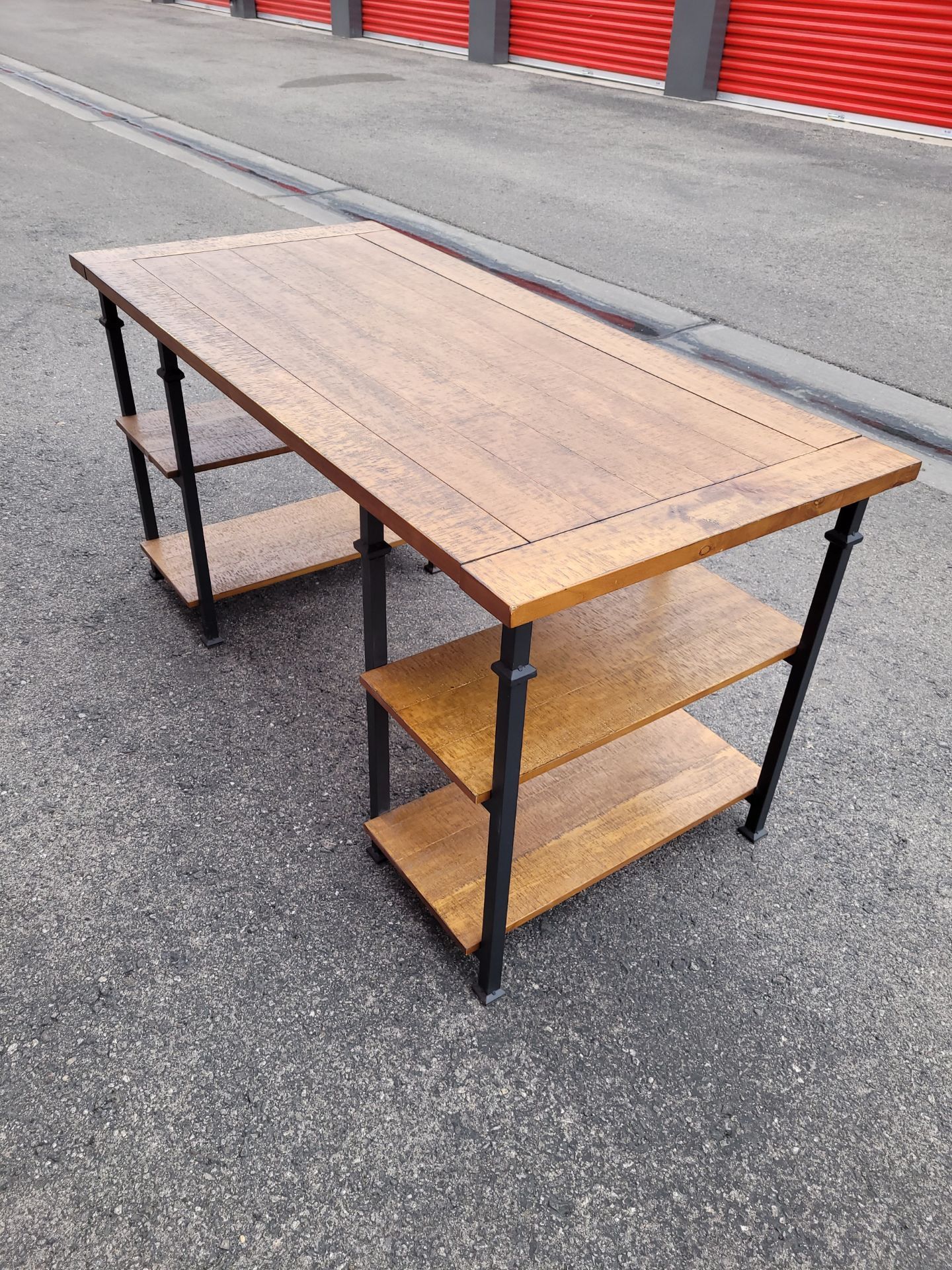 Nice Home Furniture Items For Sale!! (DESK & 2 LAMPS)