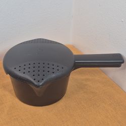 Vtg Pampered Chef 1 Qt/4 c. Micro Cooker Steamer Strainer with Lid