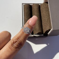 DIAMOND ENGAGEMENT RING