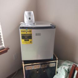 Mini FRIDGE 80.00 Or Best Offer