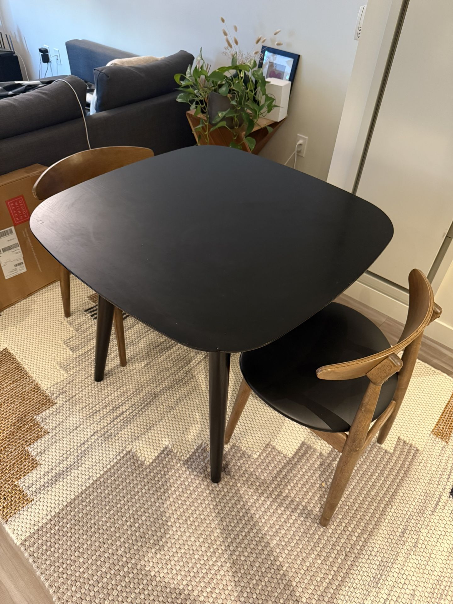 Dining Table w/chairs
