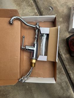 Single Hole Bathroom Faucet