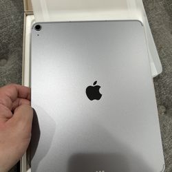 Selling New iPad Air 13 inch M3 256GB Cellular has Apple Warranty Color Gray 