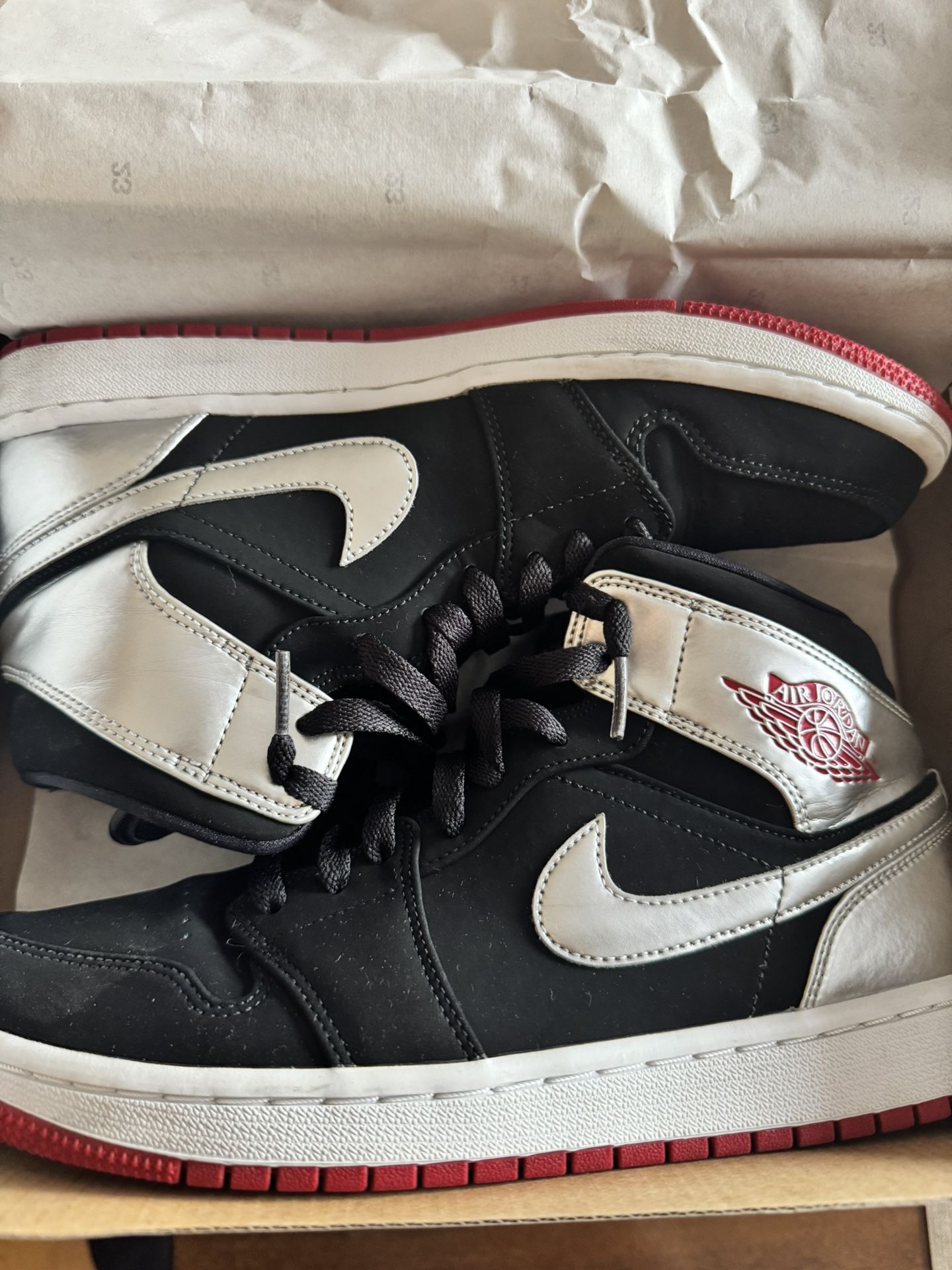 Air Jordan 1 Mid (Size 9)
