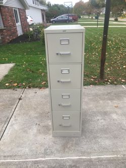 Staples 4 Drawer File Cabinet Pre-Owned See Description
