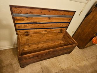 Cajon de madera. ARLINGTON