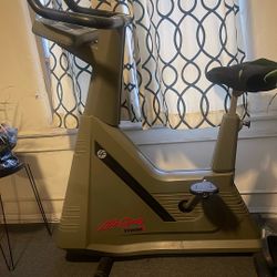 Exercise Bike  Life Cycle 9500hr