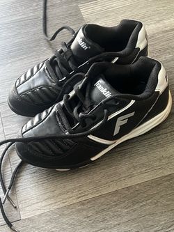 Kids baseball cleats size 13Y