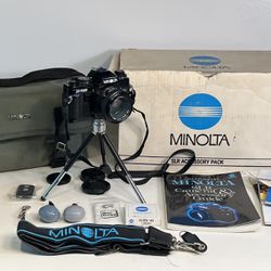 Minolta X-700 35mm SLR Film Camera w/MD 50mm f/1.7 Lens Kit W/Bag & Accessories