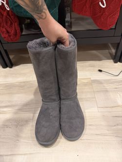Women’s Grey uggs Classic Tall (7) 
