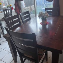 Wooden Dinning Table And Chairs 
