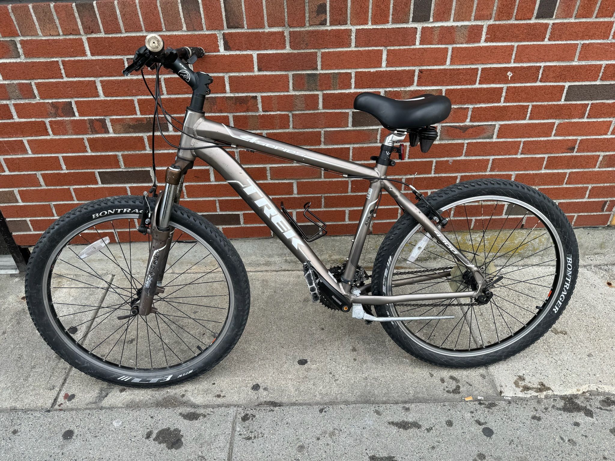TREK 19.5" 4300 Hydraulic Disc Aluminum Mountain Bike