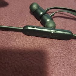 Beats by Dr. Dre Flex Wireless In-Ear Headphones - Beats Black+ Charging Cable Type C.