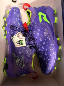 Phenom cleats