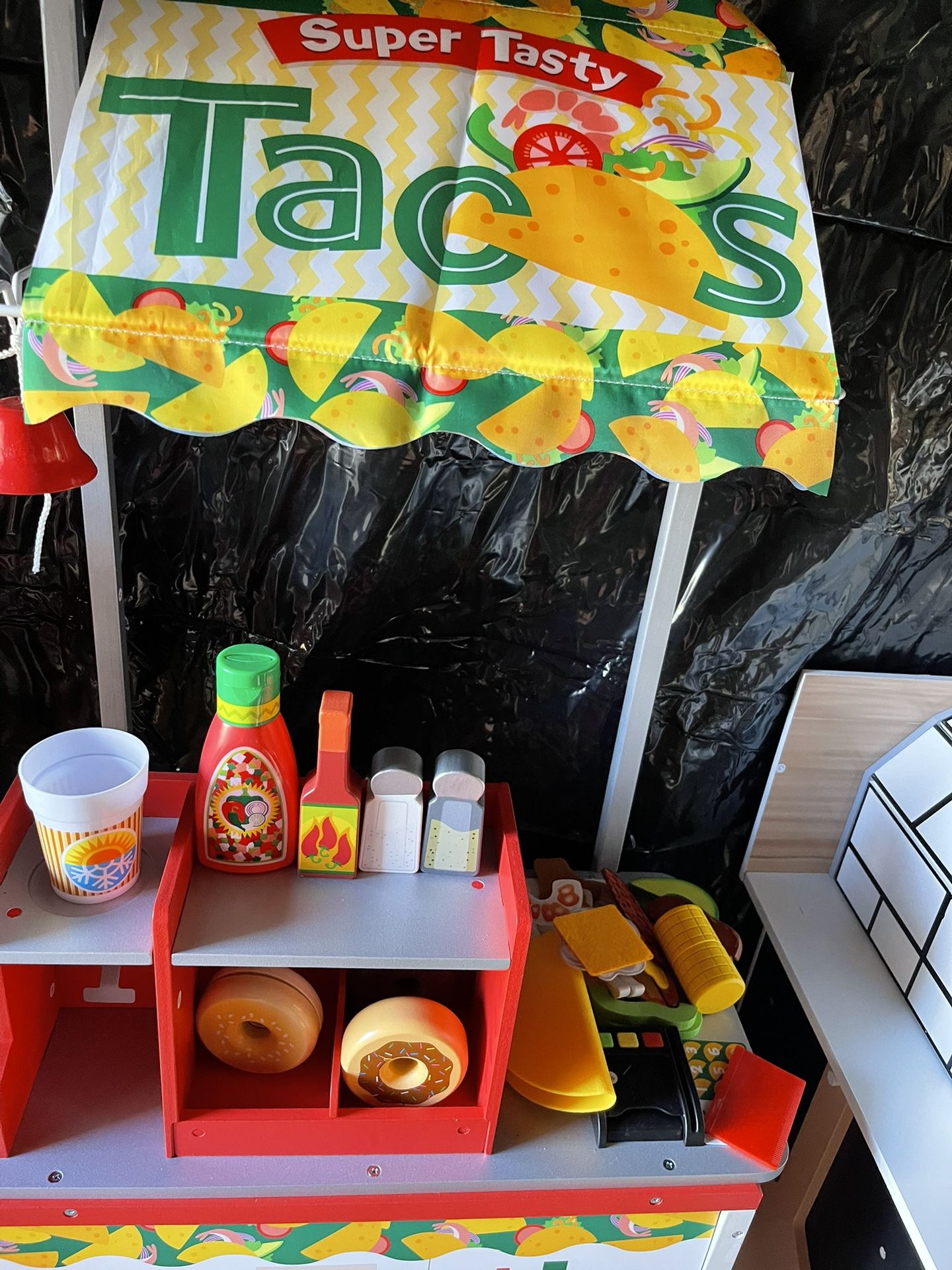 Melissa &Doug Donut/ Taco Cart$140