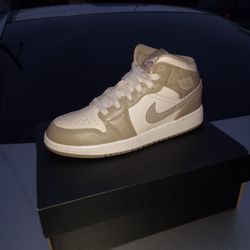 Air Jordan 1 Mid Bg