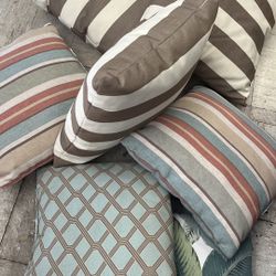 Collection of patio throw pillows 