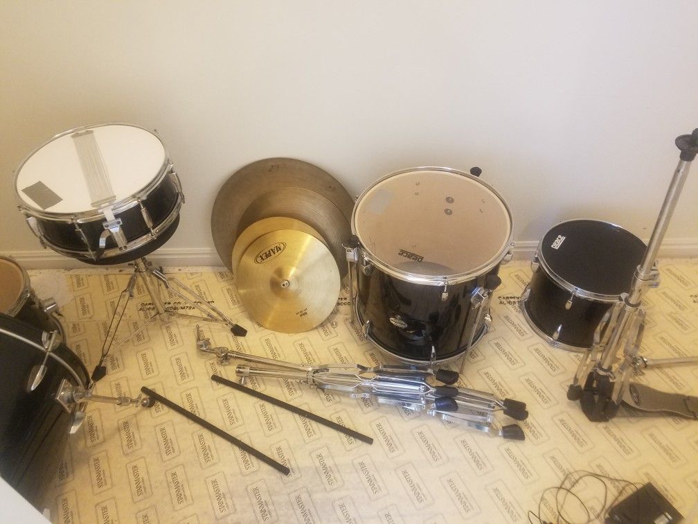 Complete 7piece Drum Set good condition $200obo will take trade