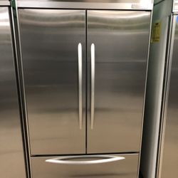 42” in wide 82 height kitchen aid frige use like new perfect working condition 
