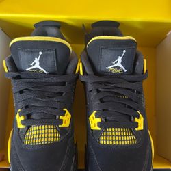 Jordan 4 ( Black and yellow )