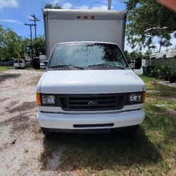 2004 Ford E-350