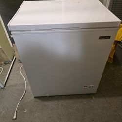 Magic Chef Freezer 150$ Obo