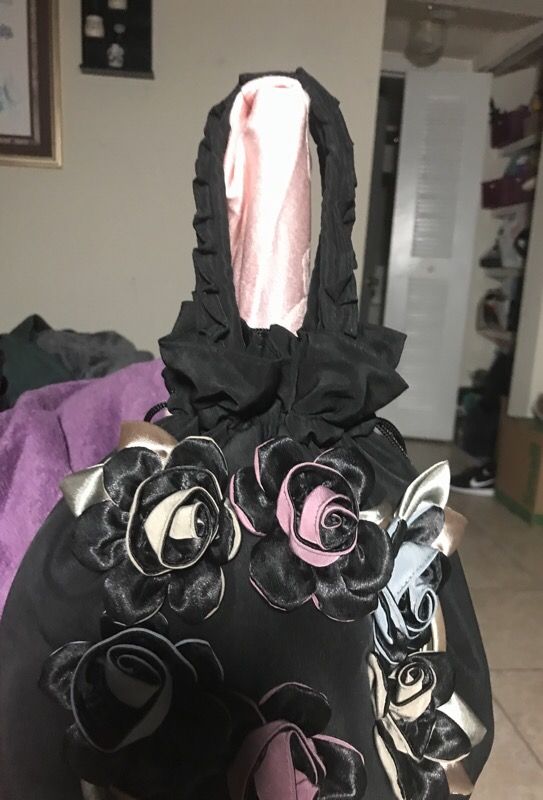New draw spring wrist evening bag 💼