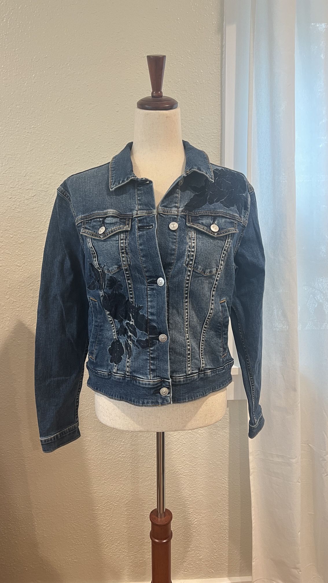 Denim Jean Jacket With Embroidered Details Womens Size M