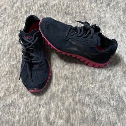 Woman’s Reebok Shoes 7.5