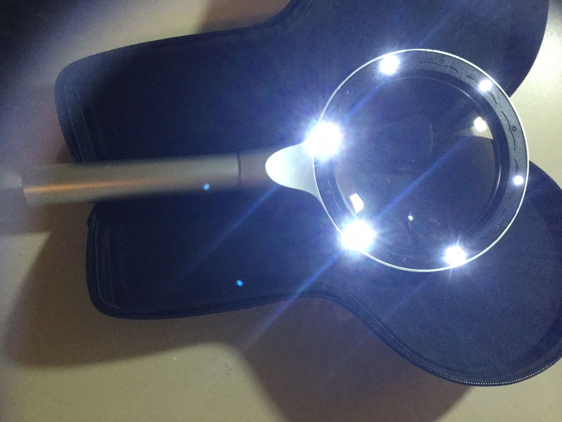 Extra large led lights magnifier