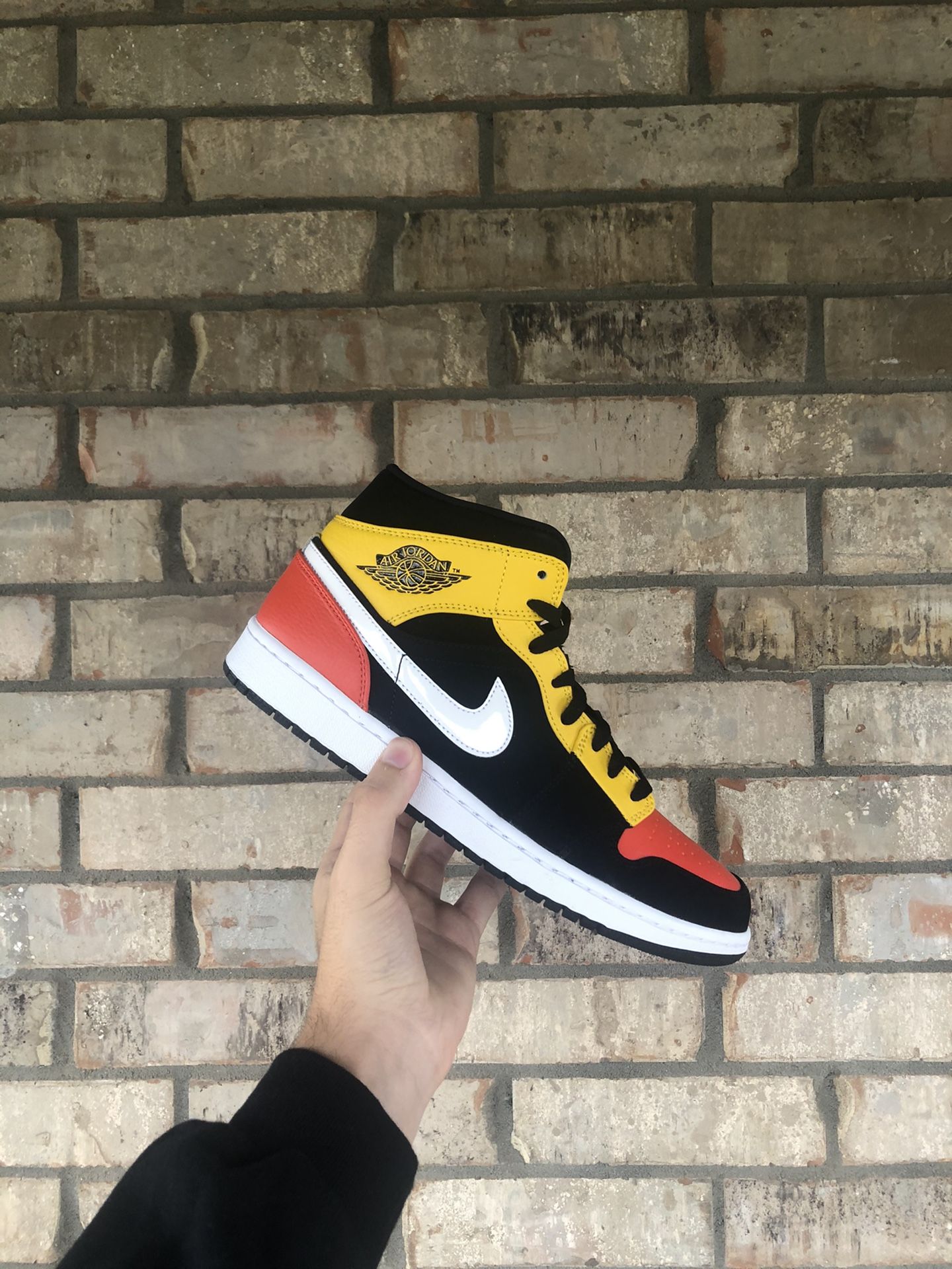 Jordan 1 mid