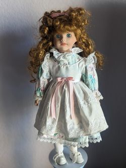 Doll Seymour Mann Connoisseur Collection 