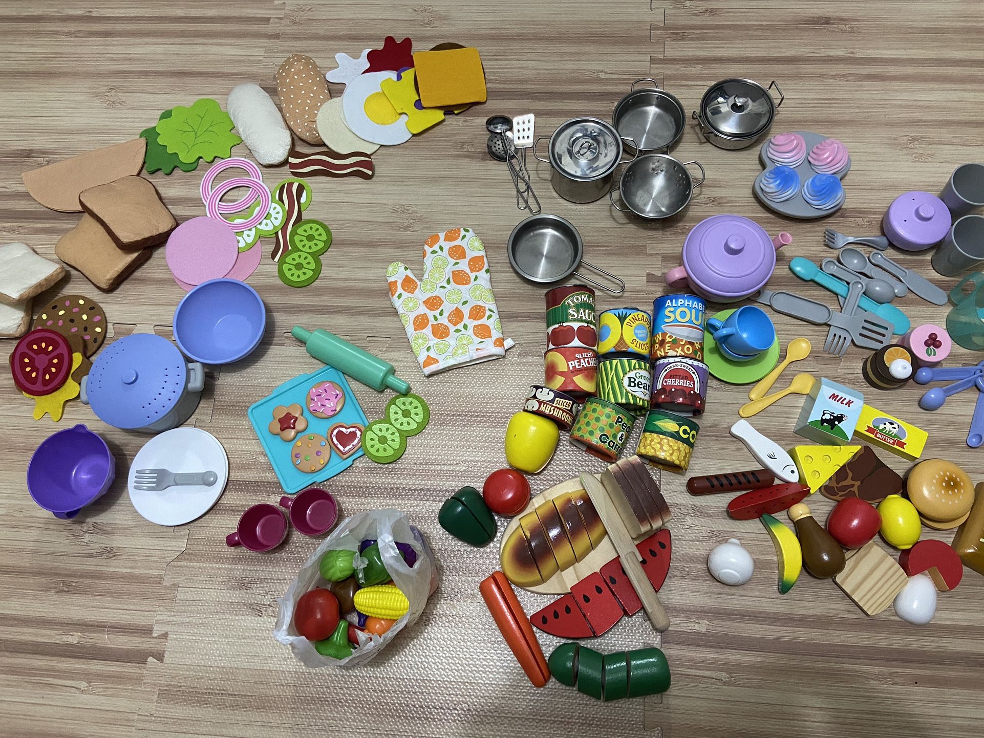 Play Kitchen Food And Cookware 